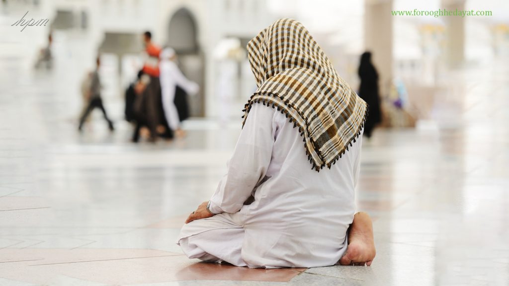 نمازگزار بايد مانع عبور ديگران از جلويش شود